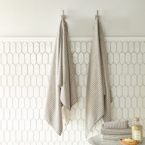 0ab759e475d946669e339a99e2a4bb2a397e5310.jpg Norwex Bath Towel - graphite/vanilla stripes