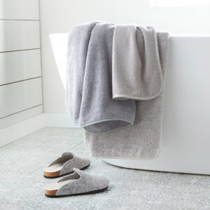0f9bdcddea45844cd111a0df2ab5e7783e3cd183.jpg Norwex Ultra-Plush Bath Towel - graphite