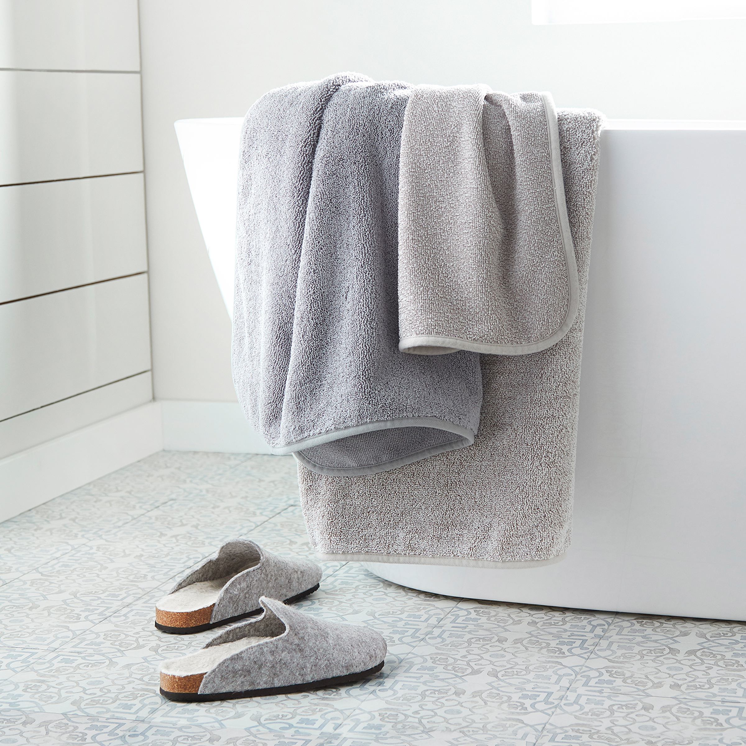 0f9bdcddea45844cd111a0df2ab5e7783e3cd183.jpg Norwex Ultra-Plush Bath Towel - graphite