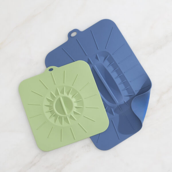 134fb6ce6d8b33df6dd4a9e01dad63061c85a4ec.jpg Norwex Silicone Bakeware Lids - rectangle, blue/square, green