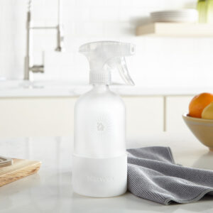 1f18219f9b5e6bdb0efca9e9a1be498408ba71b2.jpg Norwex Forever Bottle with Sprayer - white