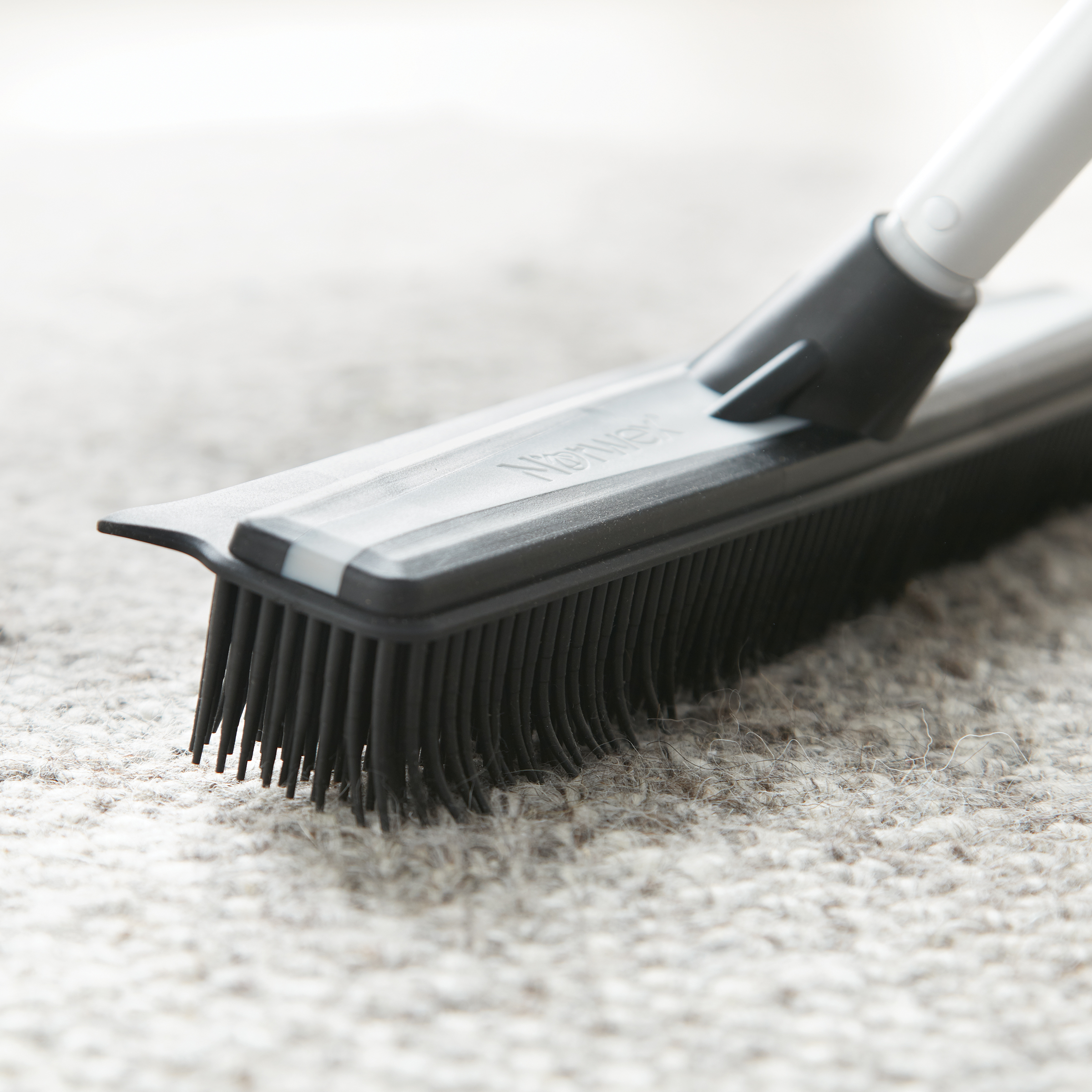 4099894f3b25aa082d21d755f9141d04ed9f4f25.jpg Norwex Rubber Broom System - graphite/black