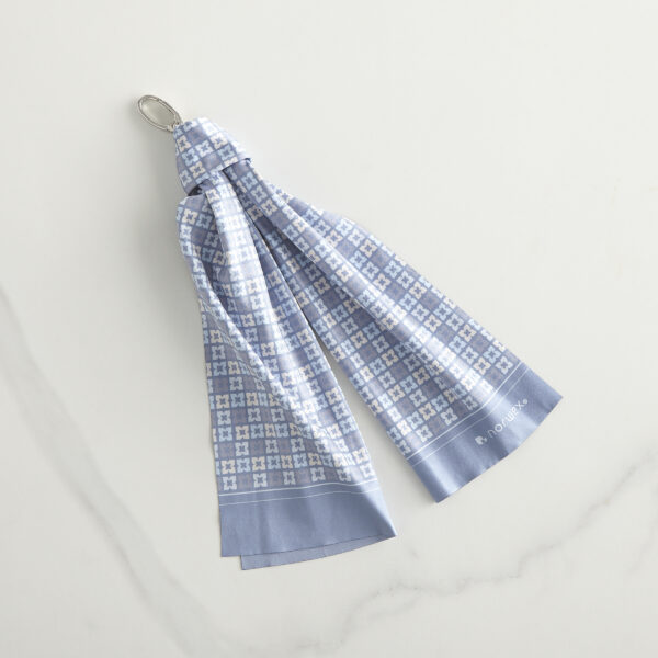 44ff2abd7cbcf259f1bfb93748e214afc6e75cd7.jpg Norwex Optic Scarf - signature flora blue