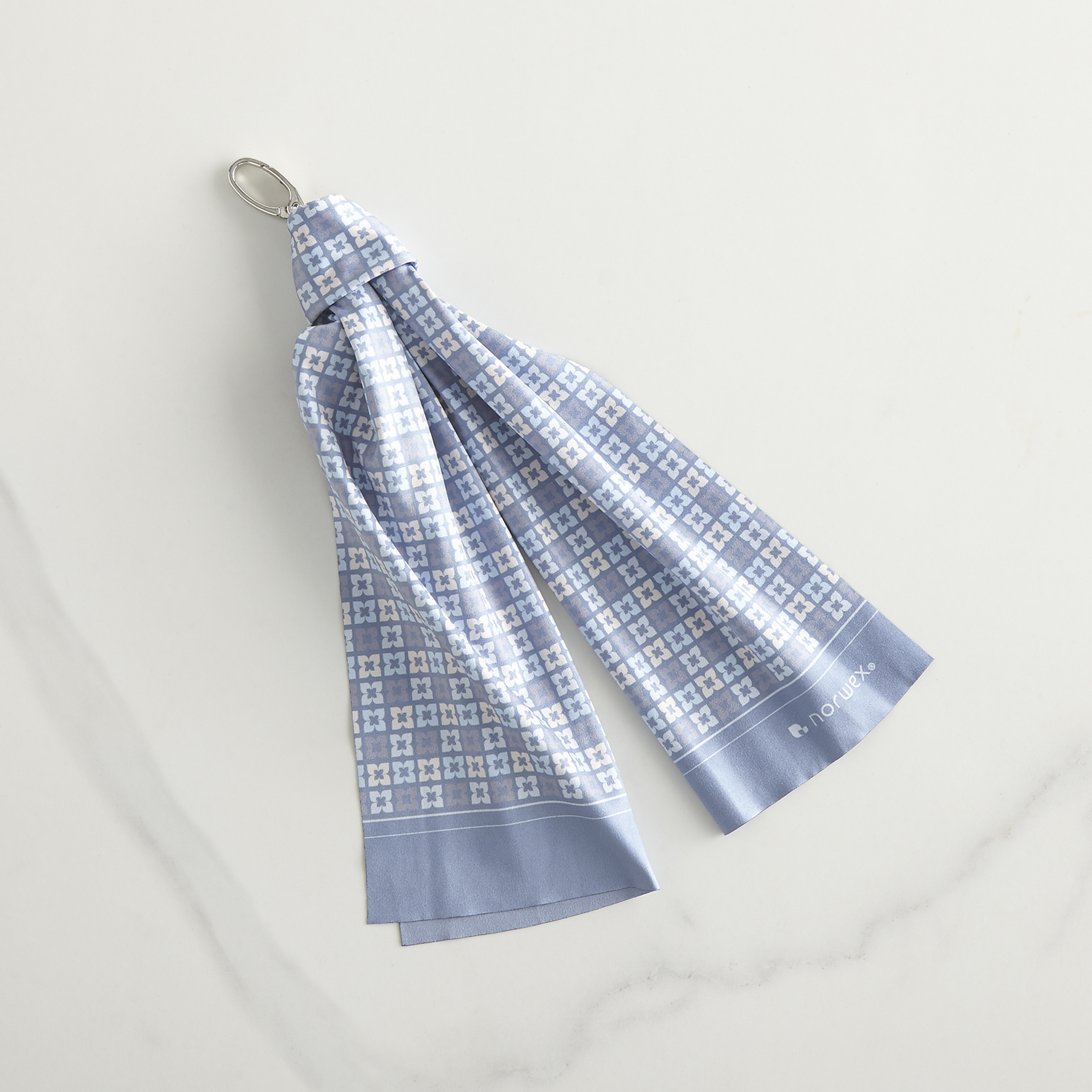44ff2abd7cbcf259f1bfb93748e214afc6e75cd7.jpg Norwex Optic Scarf - signature flora blue