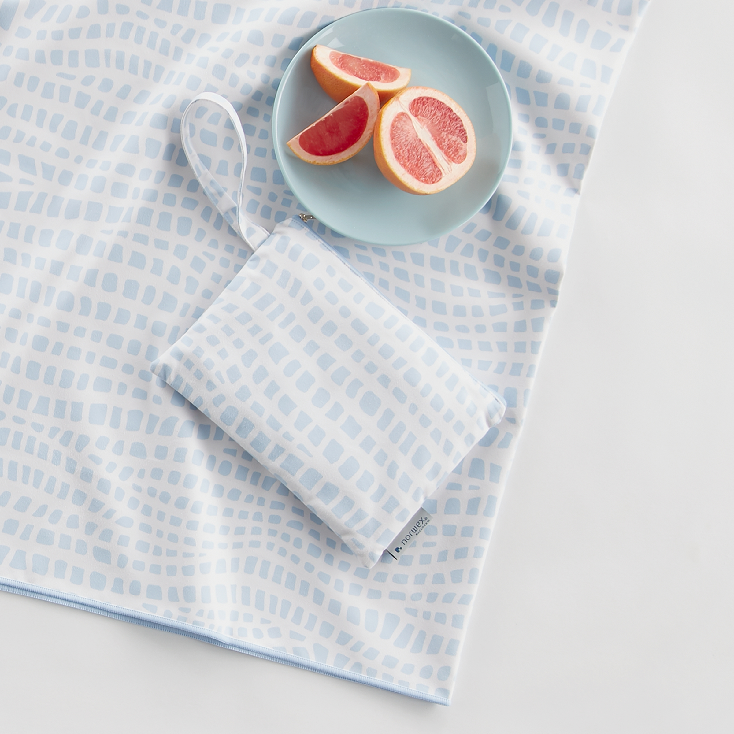 504295c2241c6806cea9ef9ccc64ed65f089abe8.jpg Norwex Beach Towel and Carrying Pouch, water tile - water tile