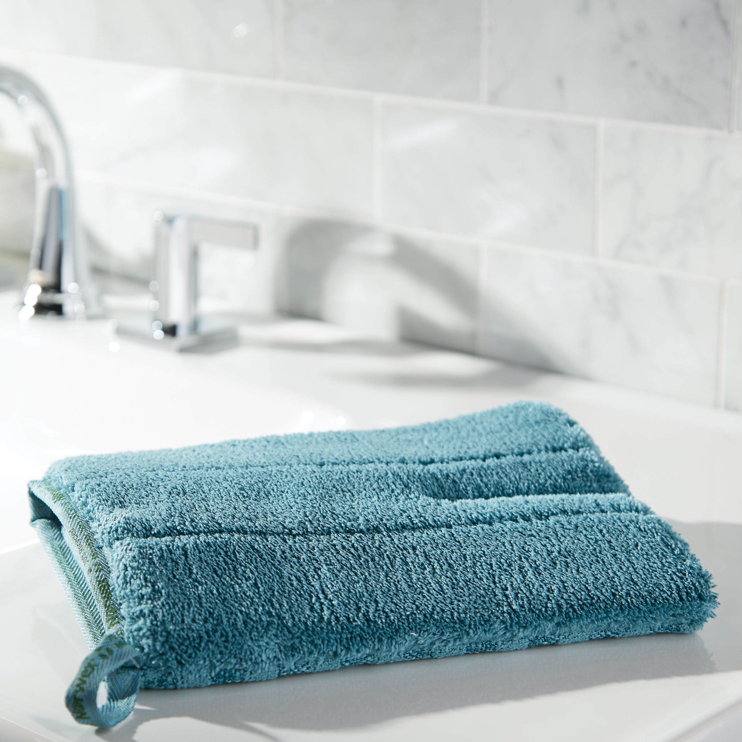 58be5d01411e92870388e6d1dad272b36ea2d7a1.jpg Norwex Bathroom Scrub Mitt - teal