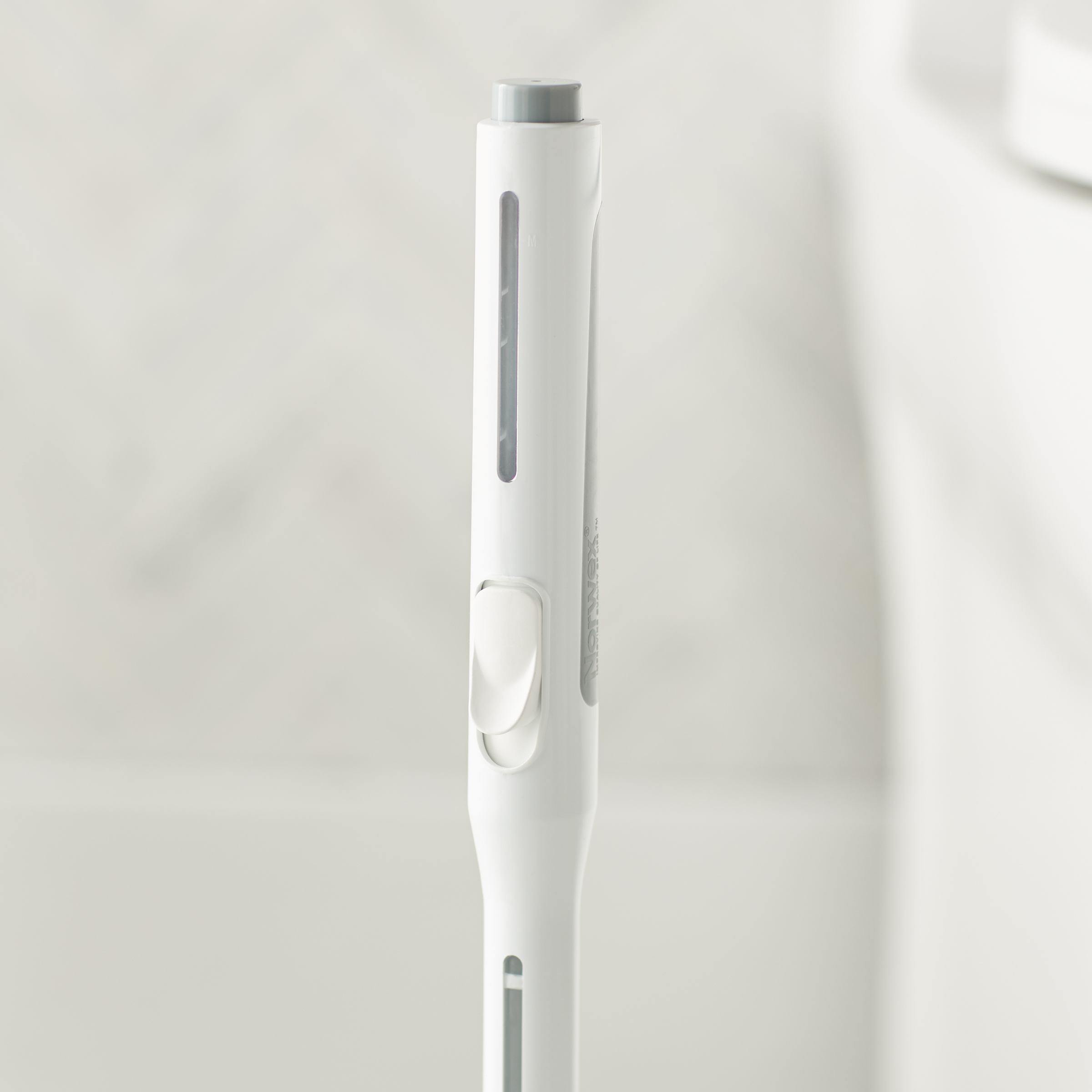6c77663f2facca19838e62e3574e9384e530478b.jpg Norwex Cleaner-Dispensing Toilet Brush