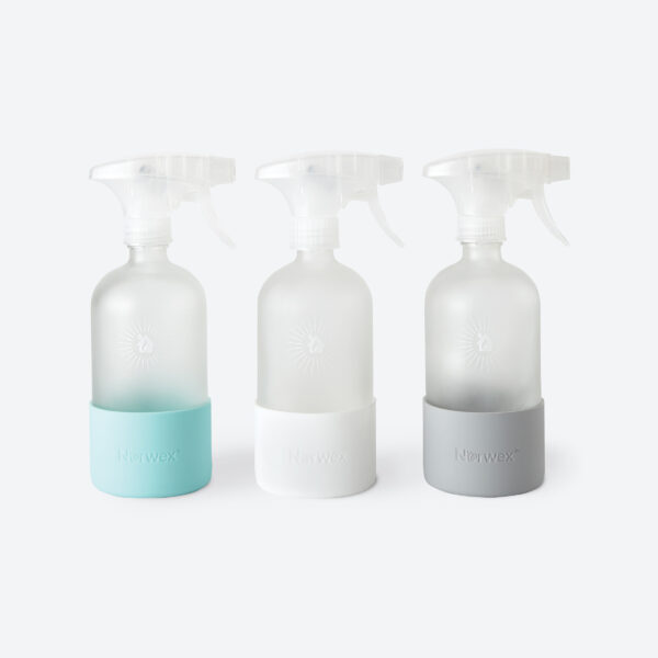 77a06cc4577cffb7879802976ad867dcff05b1d9.jpg Norwex Forever Bottle with Sprayer Set