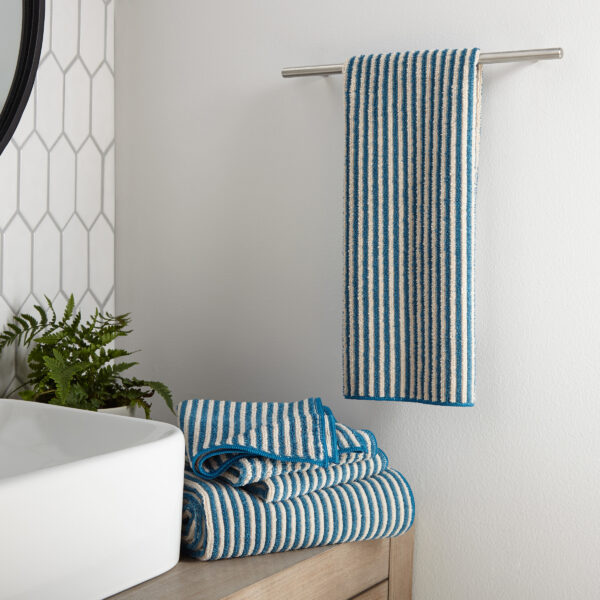 8a3a8570020093e251ad3ef7b14137f45a43bde0.jpg Norwex Bath Towel - teal/vanilla stripes