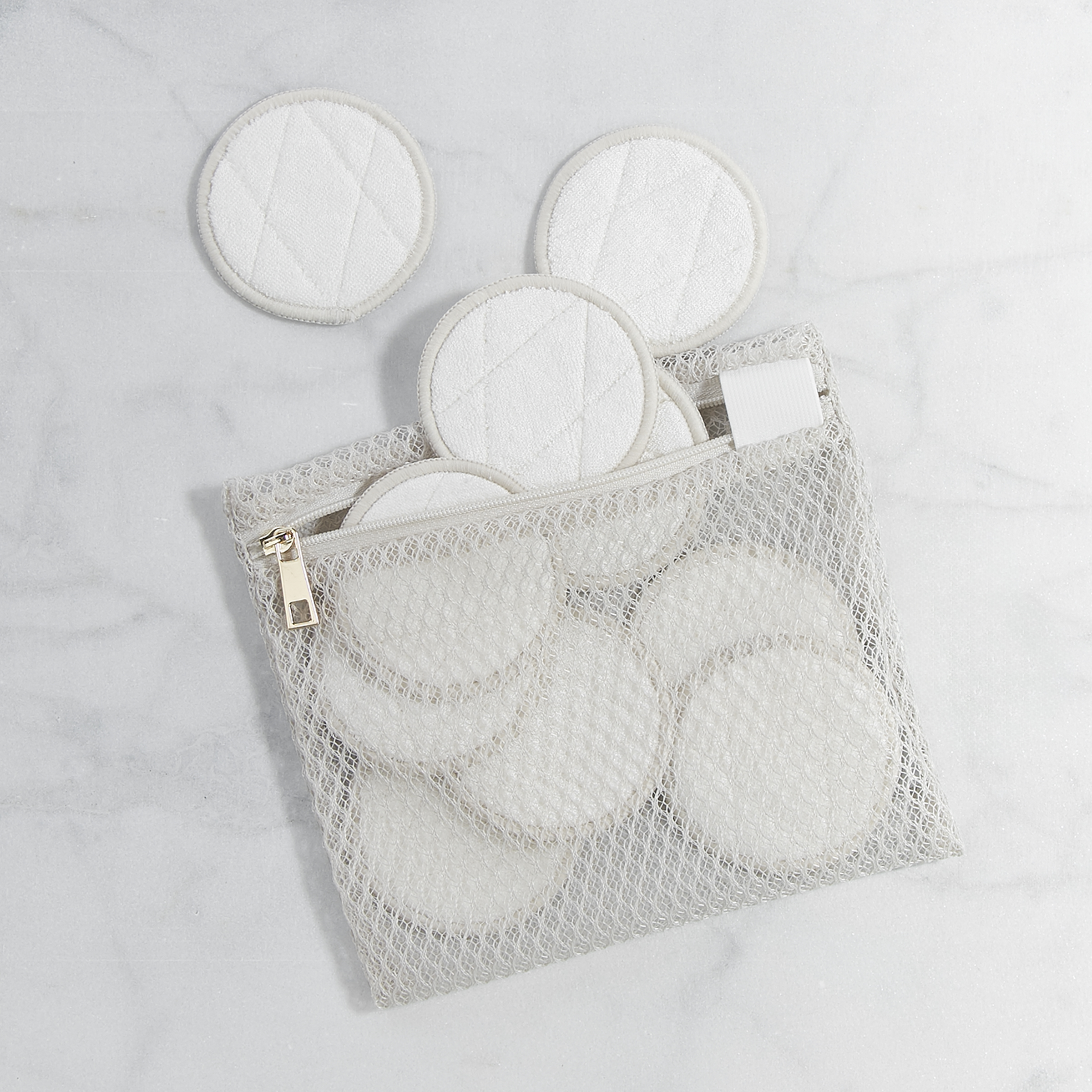 94c8d7fbd0d03d9c65b0d0b955174203a1f143e5.jpg Norwex Microfiber & Bamboo Reusable Rounds with Mesh Bag