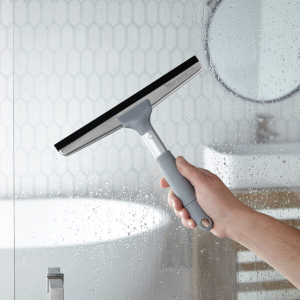 9fcb1858ba5d78eed017a4f2639d63ce78ecbba0.jpg Norwex Hand-Held Squeegee System