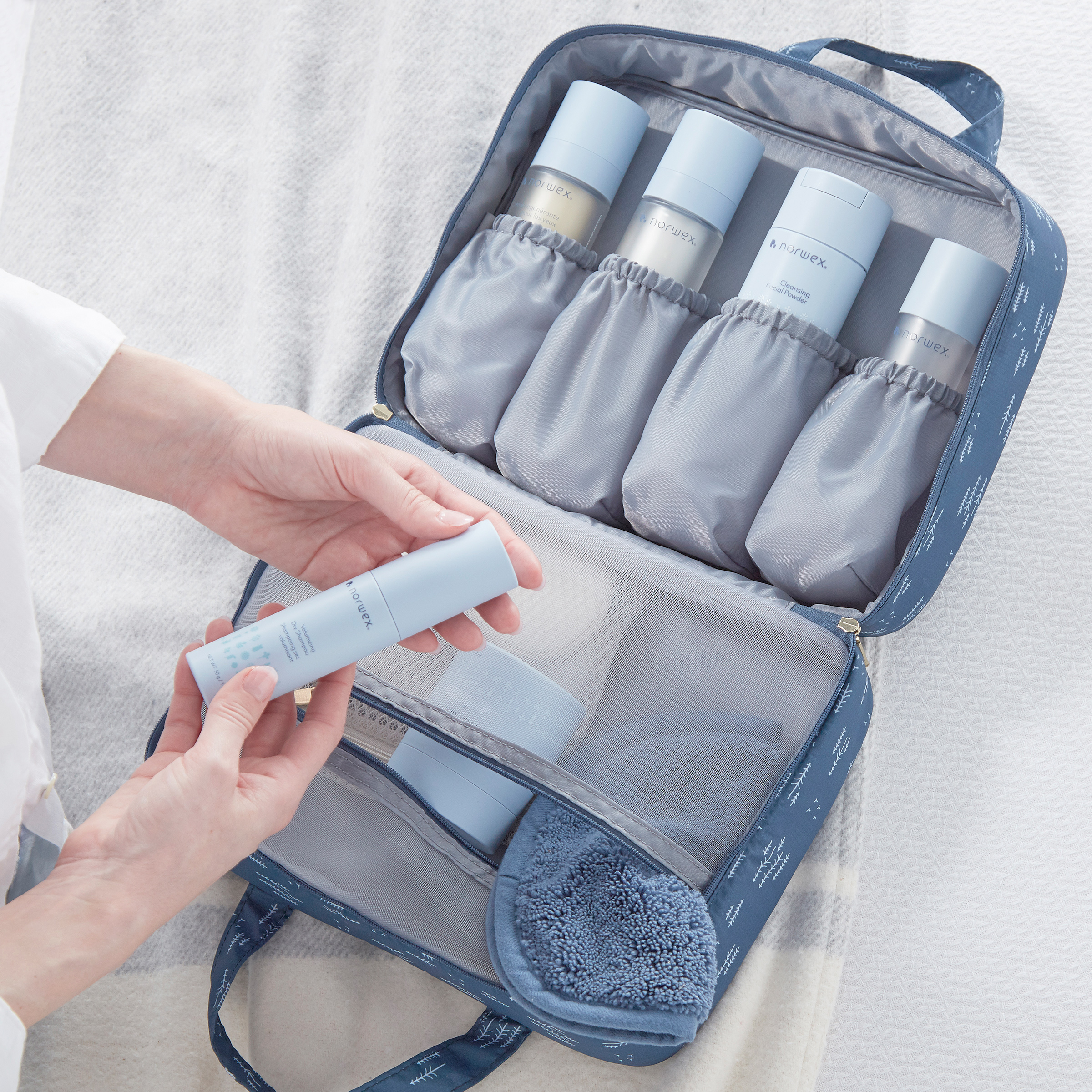a810d9e6825cb98b1f27824190c6df92c5449e43.jpg Norwex Carryall Travel Bag - trees