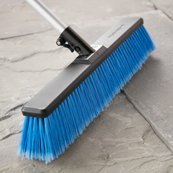 acd8d963fa7537493769491727ca2f85b0352115.jpg Norwex Outdoor Broom System - blue/green