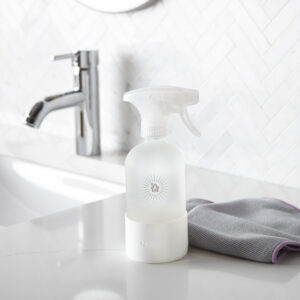 bd2886af03c646402866a91128740bcdbf5ee9cf.jpg Norwex Forever Bottle with Sprayer - white
