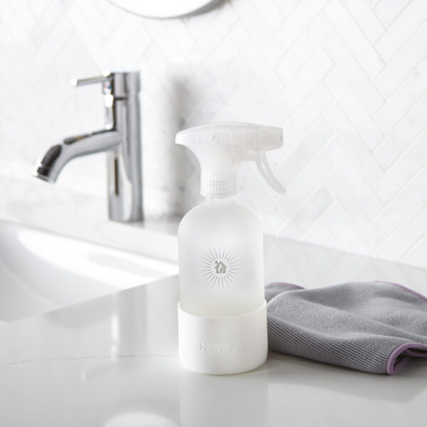 bd2886af03c646402866a91128740bcdbf5ee9cf.jpg Norwex Forever Bottle with Sprayer - white