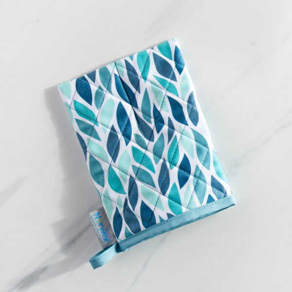 c5bba246f305855c24ef1eed47e779da0da90146.jpg Norwex Window Cloth Mitt - leaves