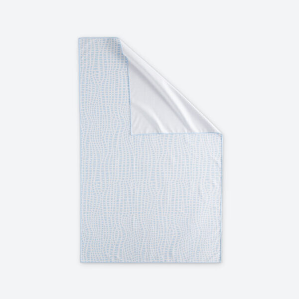 caa2538bd03ce43b0febc40f404775843946c8be.jpg Norwex Beach Towel and Carrying Pouch, water tile - water tile