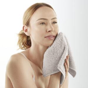 d4c7762909525df353fc1211b3ec435e11881a4d.jpg Norwex Lyocell Microfiber Plush Body and Face Pack - heathered oatmeal
