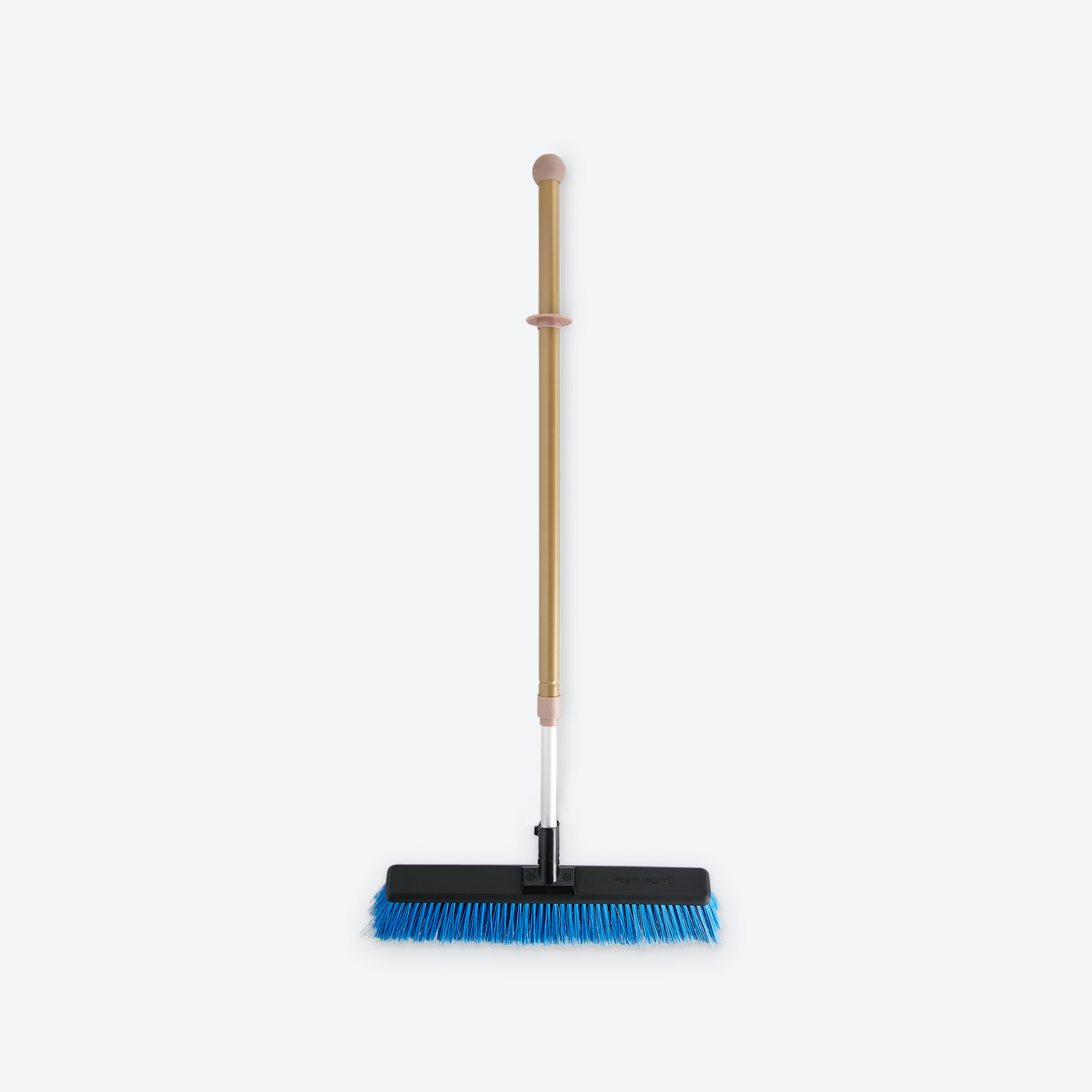 ddb874d42e356bafb37331f9cad95ed0922662aa.jpg Norwex Outdoor Broom System - nordic naturals