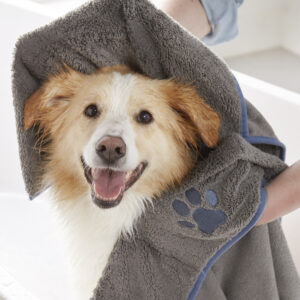 e47a3386a3de3898def2eac209d2926a8e3213cf.jpg Norwex Pet Towel - graphite with blue trim