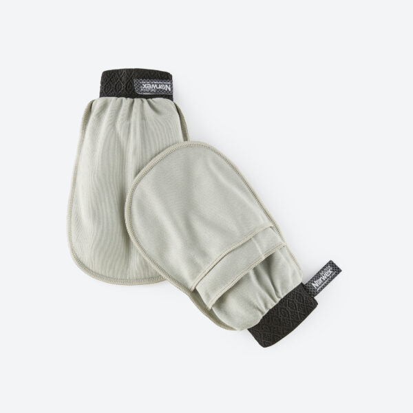 ed06e6e193521cc3e54af3cacaf6f64908bc2a0a.jpg Norwex 3-in-1 Car Mitt - grey