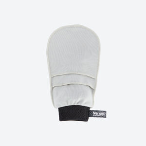 f37e798e8b76dd7659fb3b0d1700d452e6ccaba1.jpg Norwex 3-in-1 Car Mitt - grey